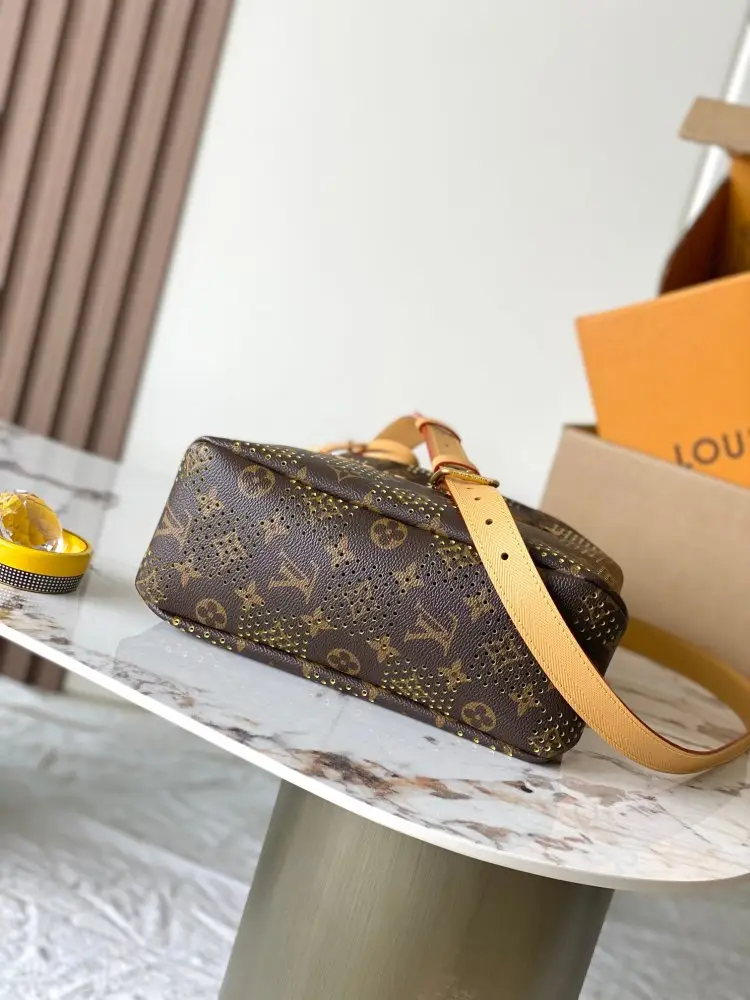 Louis Vuitton A bag шоппер 26 cm — Photo 4