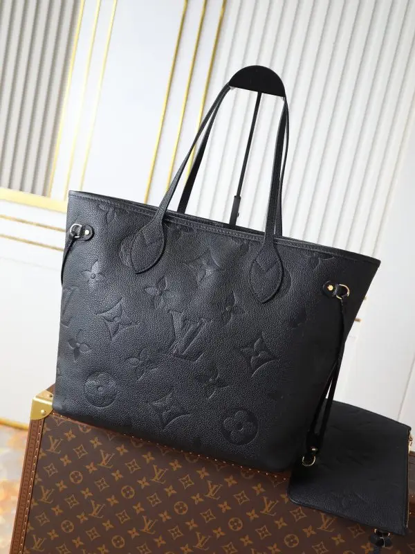 Louis Vuitton — Сумка шоппер Neverfull 31 см из м'якої тисненою шкіри