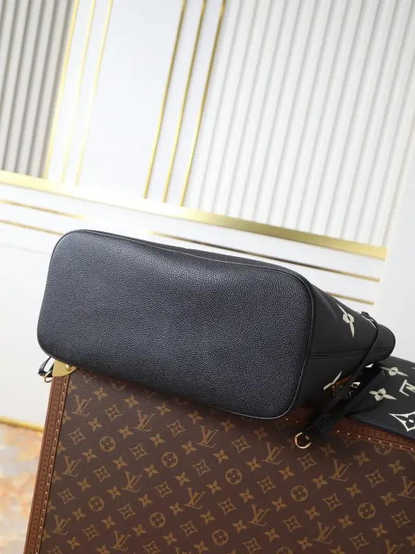 Louis Vuitton Сумка шоппер Neverfull 31 см из мягкой тисненой кожи — Фото 4