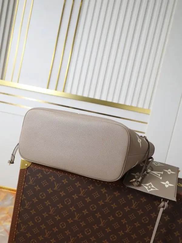 Louis Vuitton Сумка шоппер Neverfull 31 см из м'якої тисненою шкіри — Фото 5