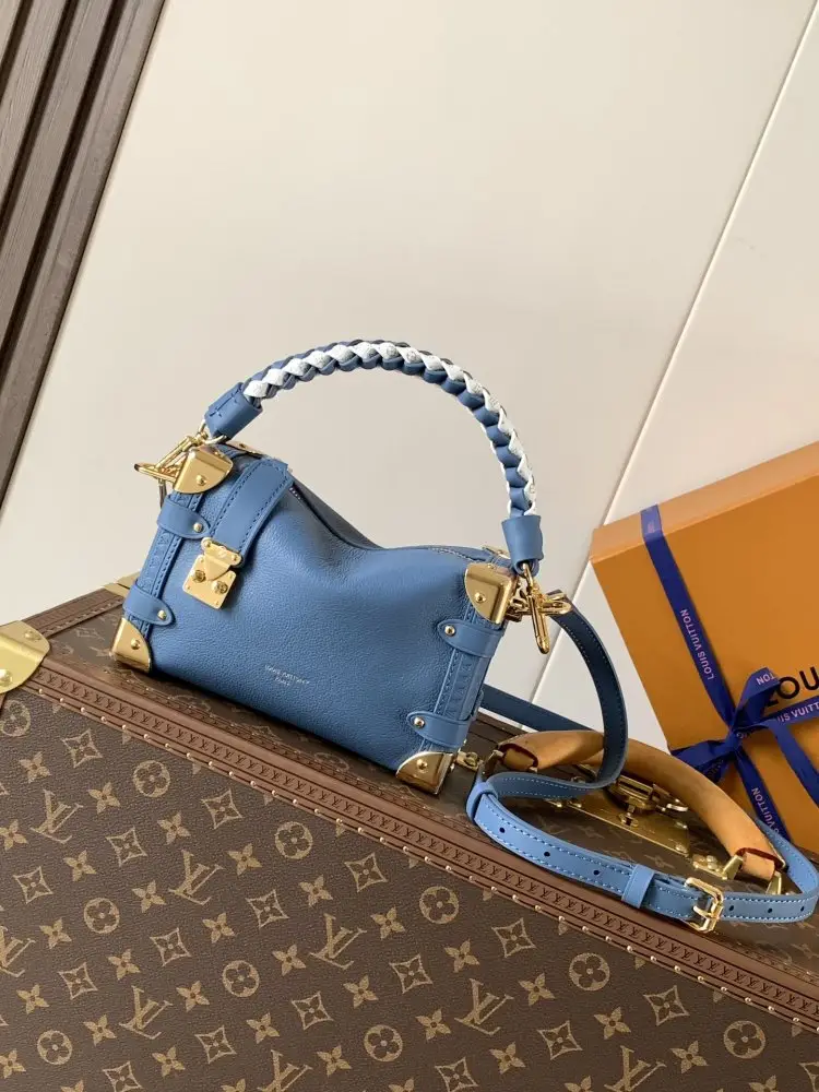 Louis Vuitton — A bag Side Trunk 18 cm