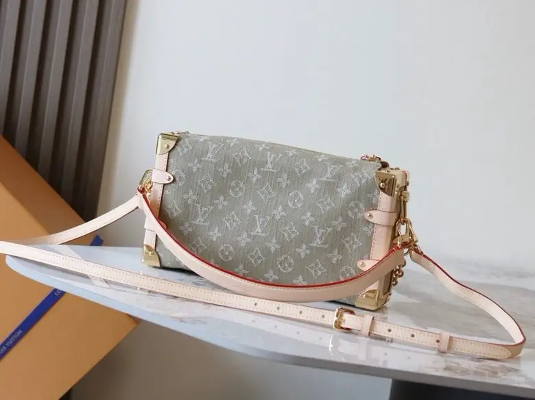 Louis Vuitton — Сумка Side Trunk джинсова 28 см