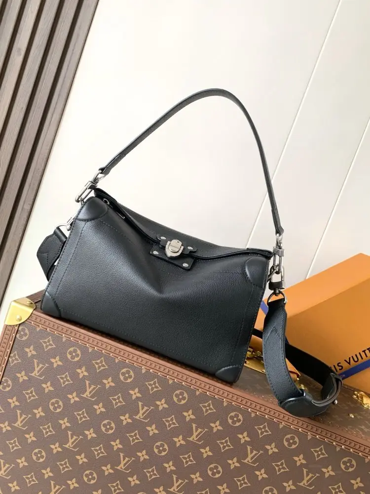 Louis Vuitton — A bag Soul Trunk East West 29 cm