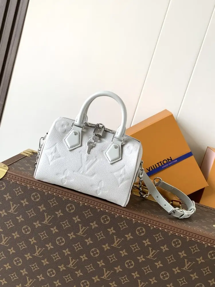 Louis Vuitton — A bag Speedy Bandoulière 20