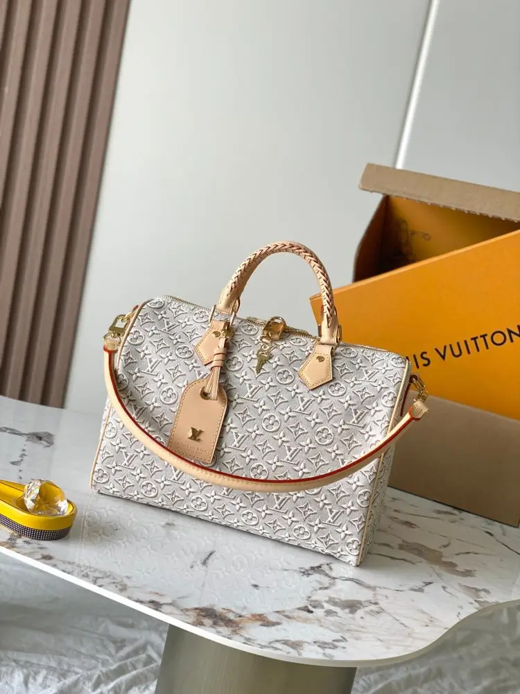 Louis Vuitton — A bag SPEEDY SOFT 30