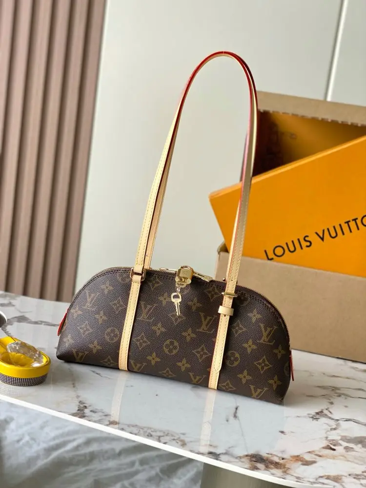 Louis Vuitton — A bag Squire East West 29 cm