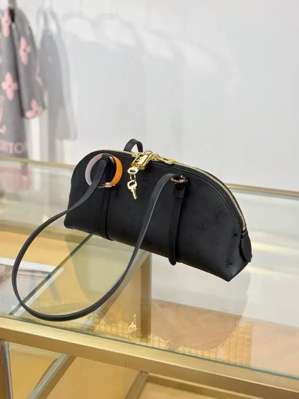 Louis Vuitton Сумка SQUIRE EAST-WEST 29 см — Фото 4