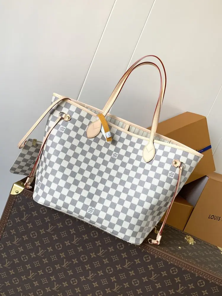 Louis Vuitton — A bag тоут Neverfull 31 cm of канваса Damier Ebene