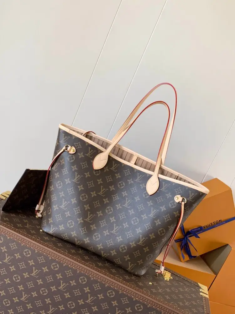 Louis Vuitton — A bag тоут Neverfull 31 cm of канваса Damier Ebene