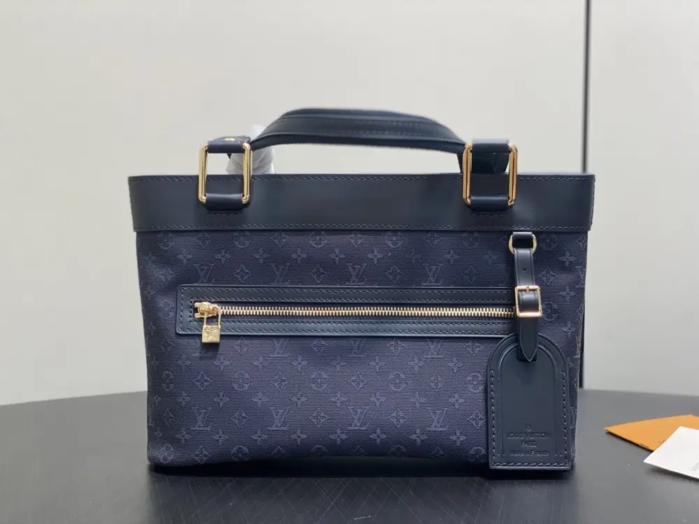 Louis Vuitton — Сумка тоут Open Smile джинсовая 24 см