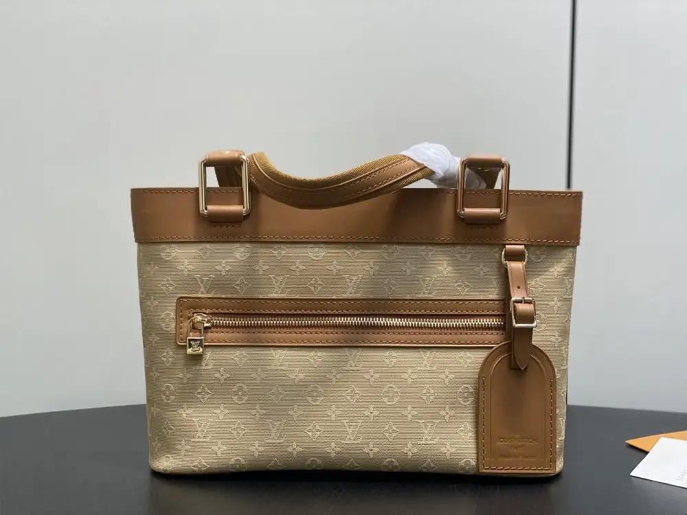 Louis Vuitton — Сумка тоут Open Smile джинсовая 24 см