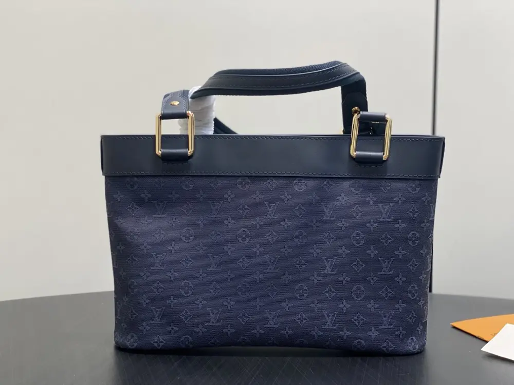 Louis Vuitton A bag тоут Open Smile denim 24 cm — Photo 3