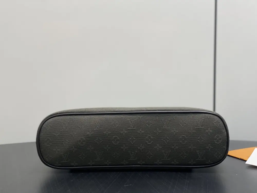 Louis Vuitton Сумка тоут Open Smile джинсовая 24 см — Фото 4
