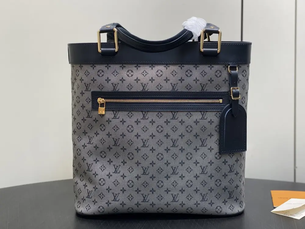 Louis Vuitton — Сумка тоут Open Smile джинсовая 30 см
