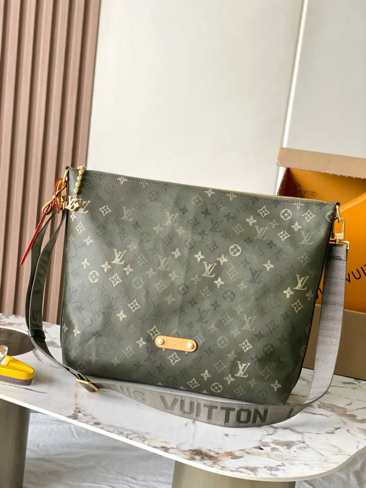 Louis Vuitton — Сумка Vagabond Hobo 38 см