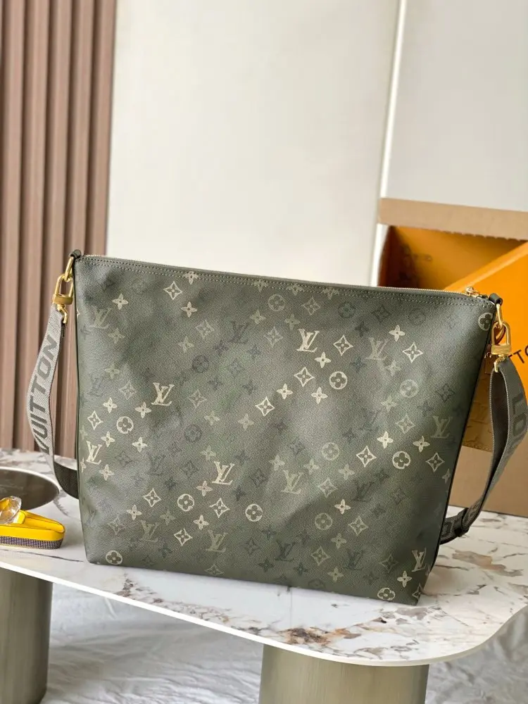 Louis Vuitton Сумка Vagabond Hobo 38 см — Фото 2