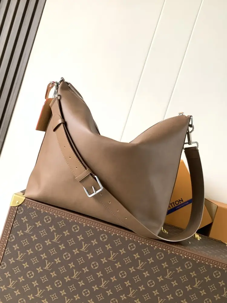 Louis Vuitton Сумка Vagabond Hobo 48 см — Фото 3