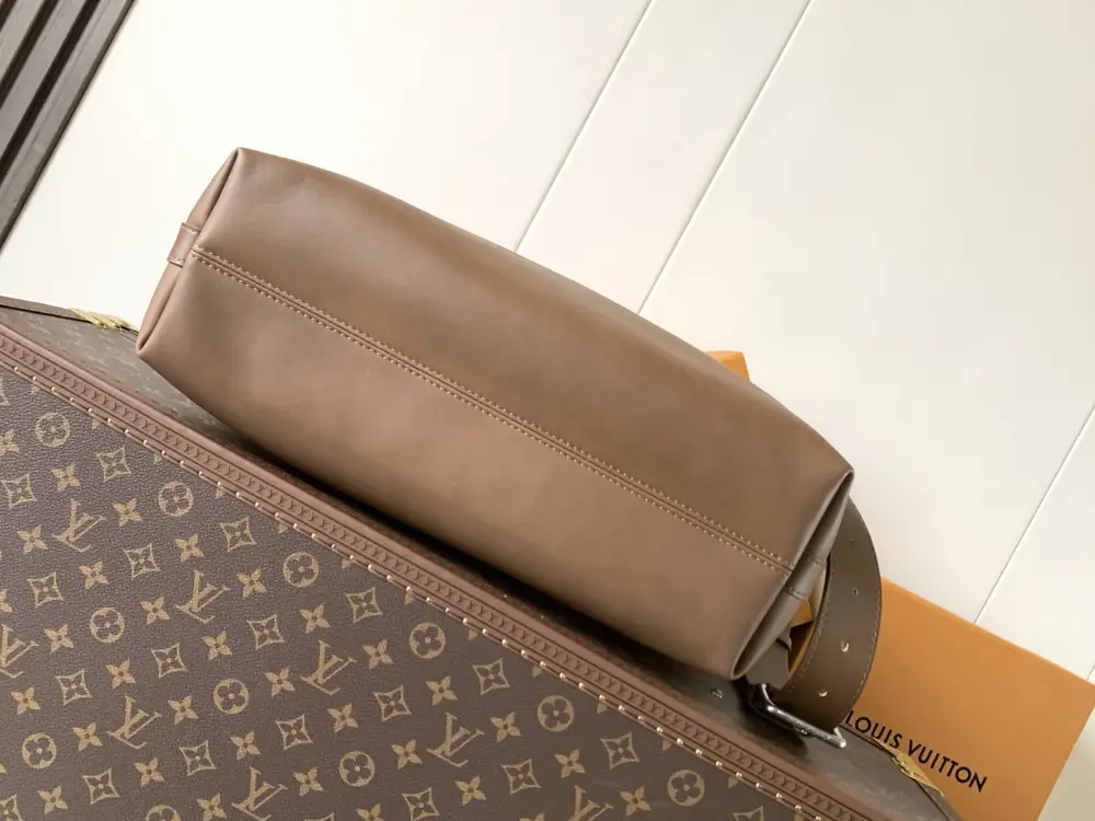 Louis Vuitton Сумка Vagabond Hobo 48 см — Фото 4