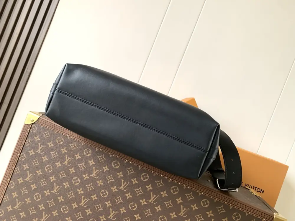 Louis Vuitton Сумка Vagabond Hobo 48 см — Фото 4