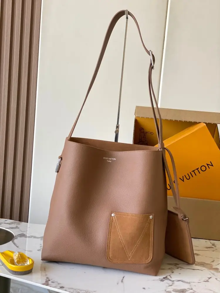 Louis Vuitton — A bag VERSO HOBO 30 cm