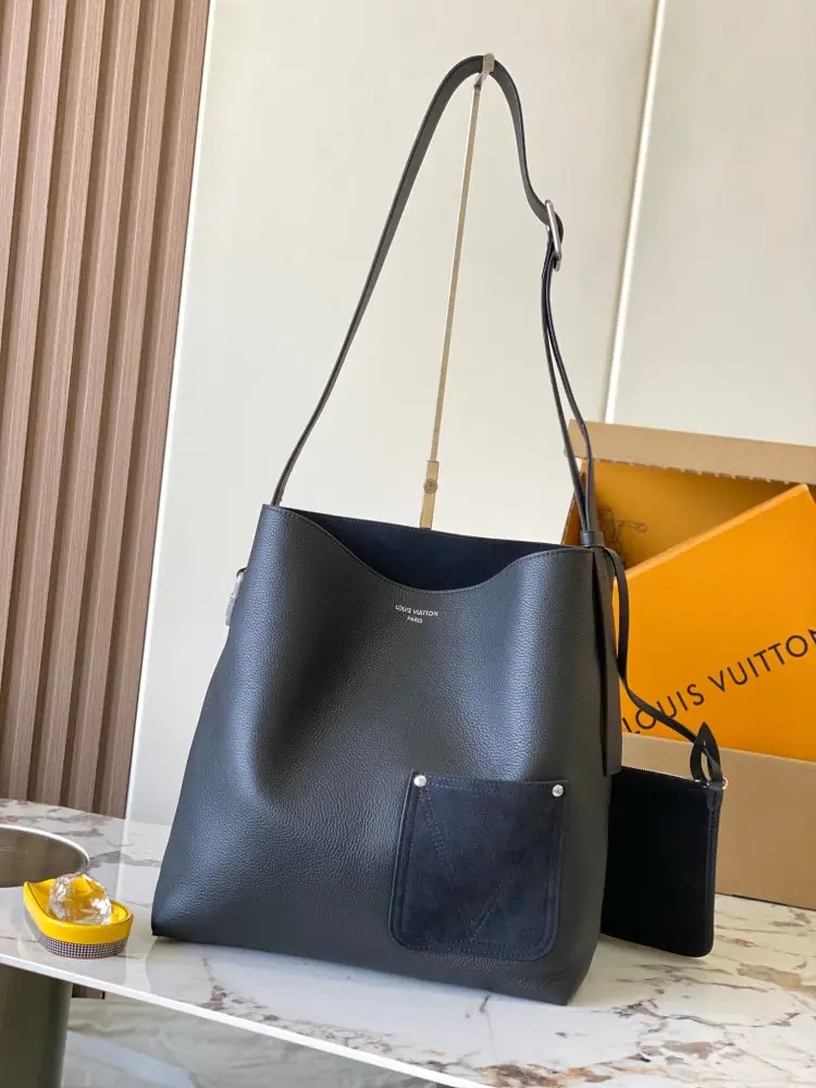Louis Vuitton — A bag VERSO HOBO 30 cm