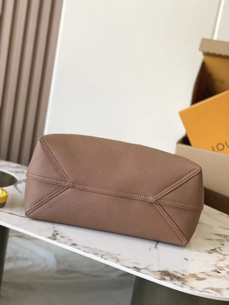 Louis Vuitton Сумка VERSO HOBO 30 см — Фото 4