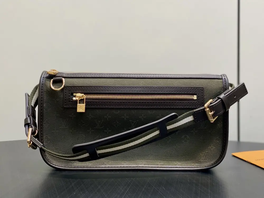 Louis Vuitton — Сумка Vivian 29 см джинсовая