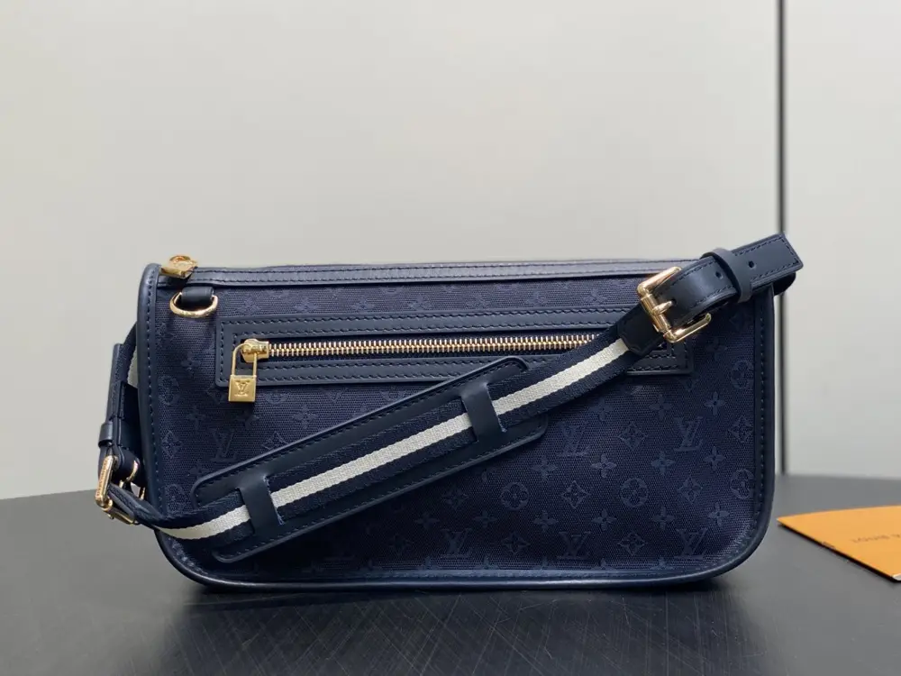 Louis Vuitton A bag Vivian 29 cm denim — Photo 1