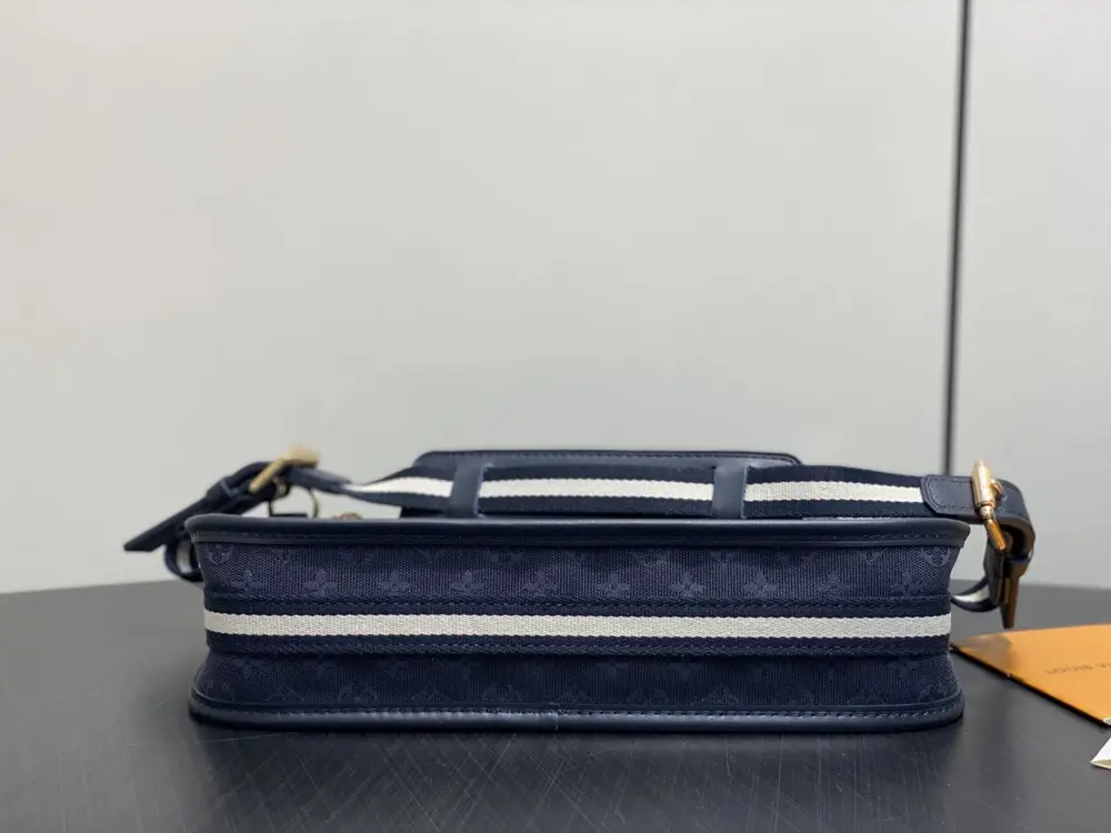 Louis Vuitton A bag Vivian 29 cm denim — Photo 4