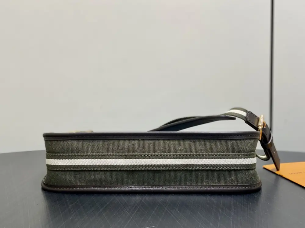 Louis Vuitton A bag Vivian 29 cm denim — Photo 5