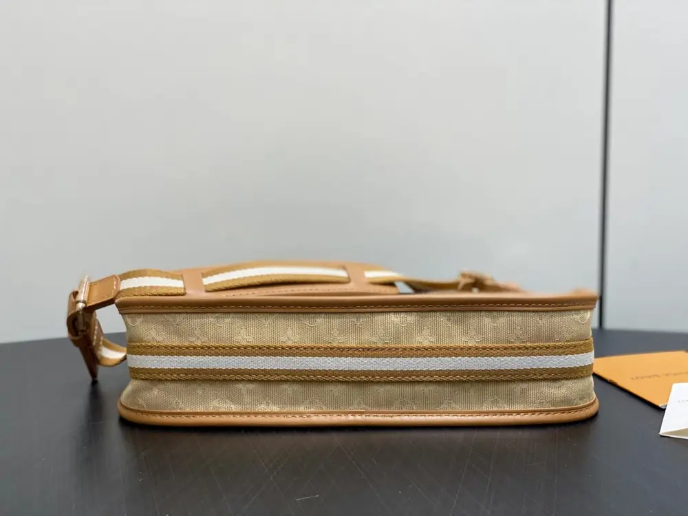 Louis Vuitton A bag Vivian 29 cm denim — Photo 5