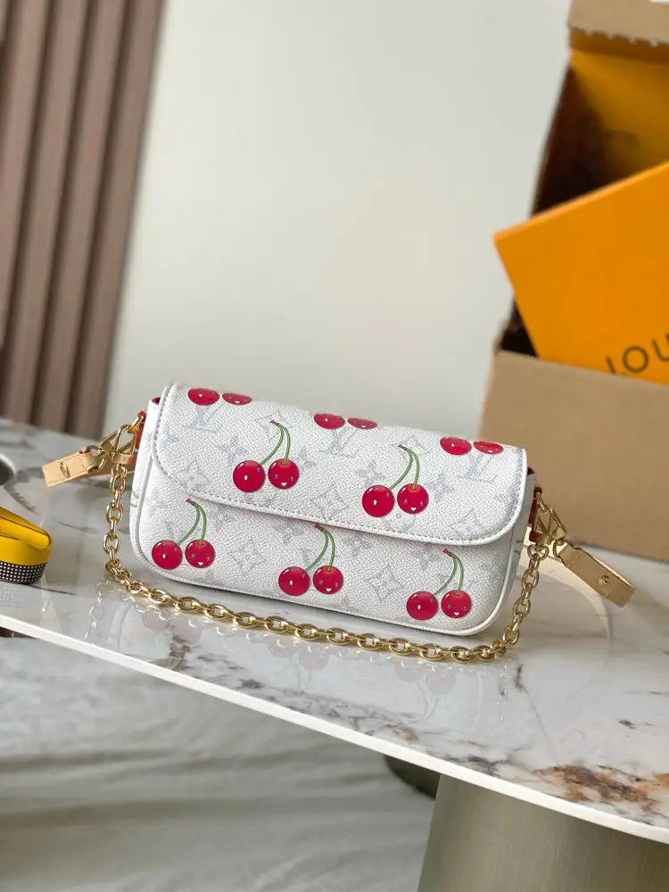 Louis Vuitton — A bag Wallet On Chain Ivy 23 cm