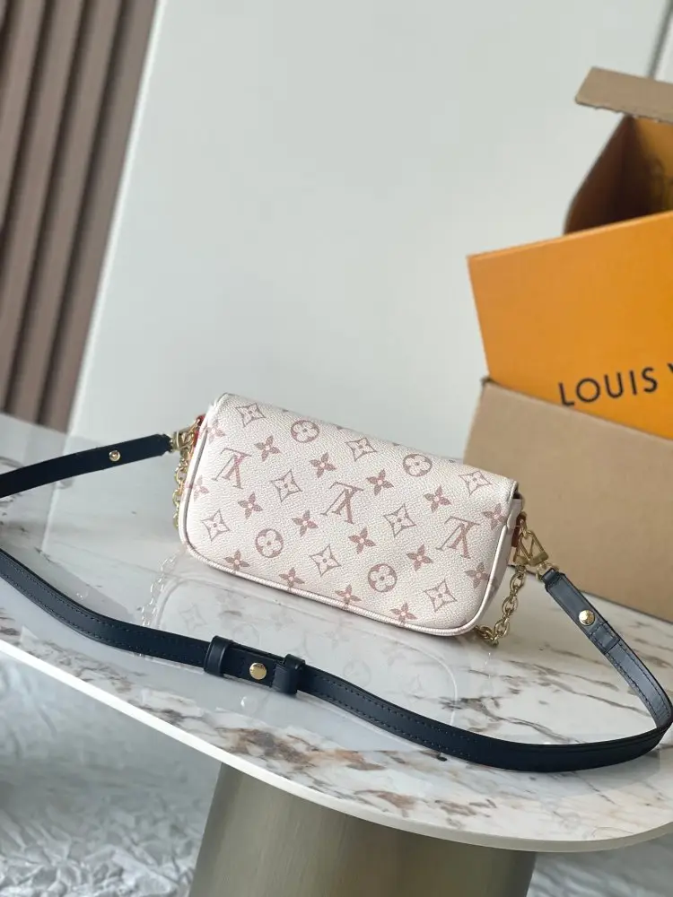 Louis Vuitton A bag Wallet On Chain Ivy 23 cm — Photo 3