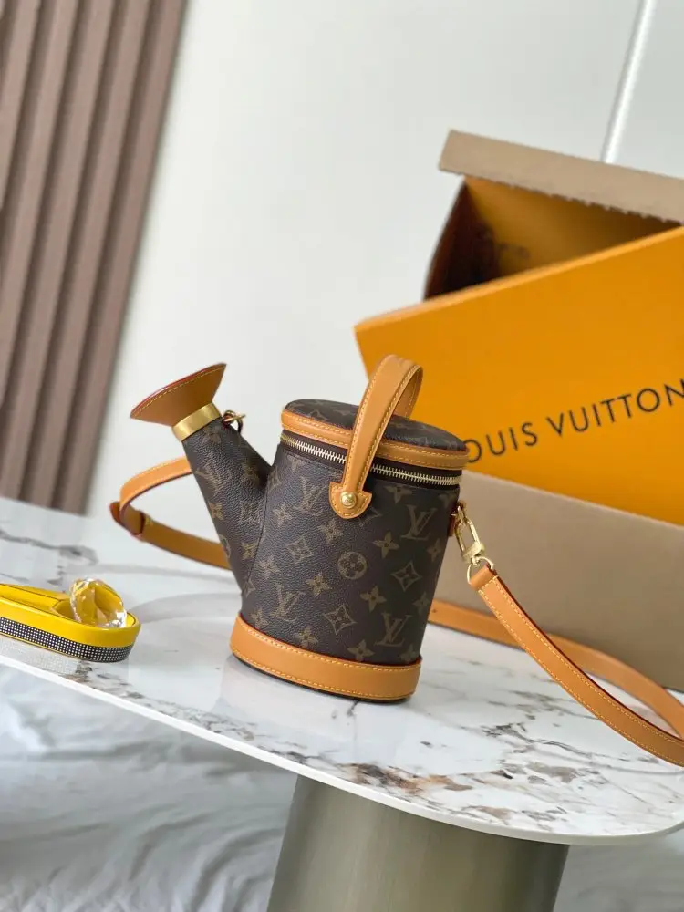 Louis Vuitton — Сумка лейка 25 см