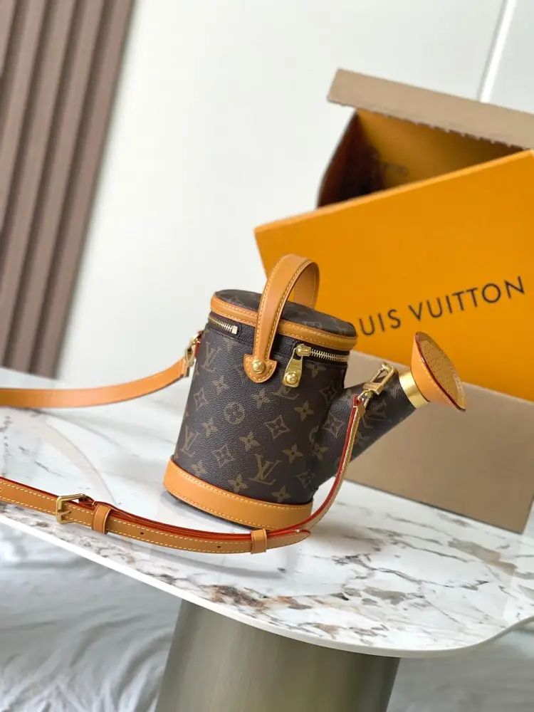 Louis Vuitton A bag watering can 25 cm — Photo 3