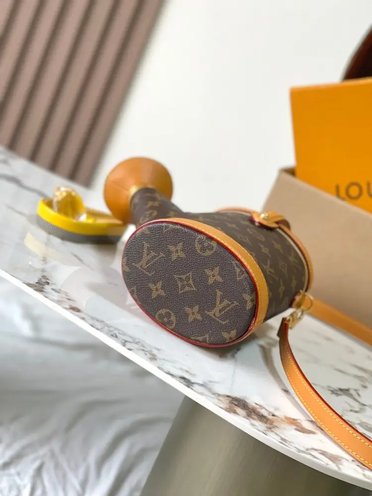 Louis Vuitton A bag watering can 25 cm — Photo 4
