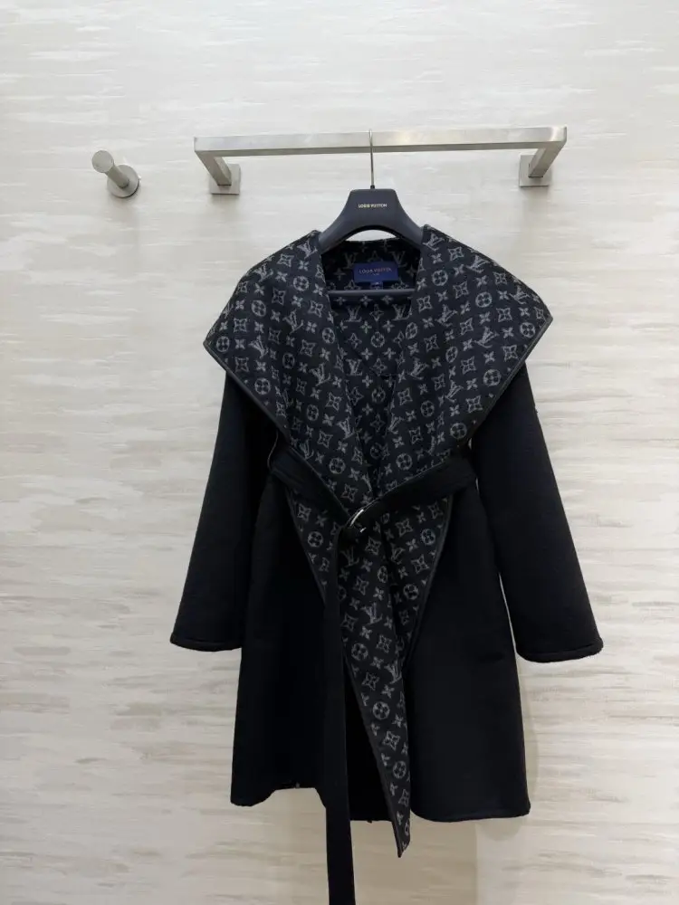 Louis Vuitton — Короткий жіноче пальто