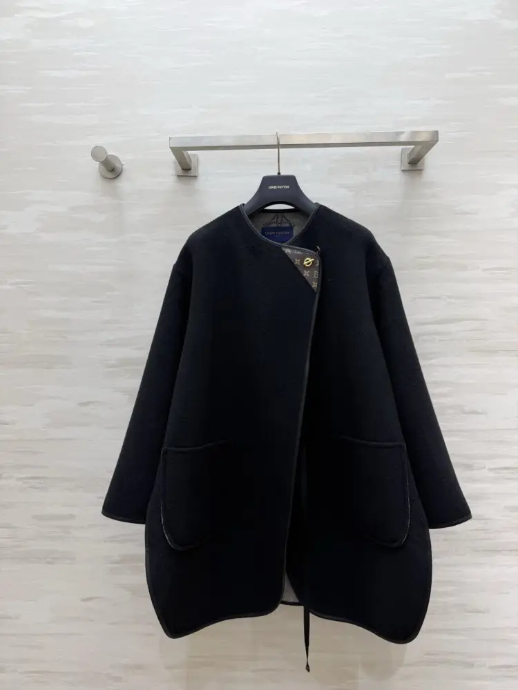 Louis Vuitton — Короткое женское пальто