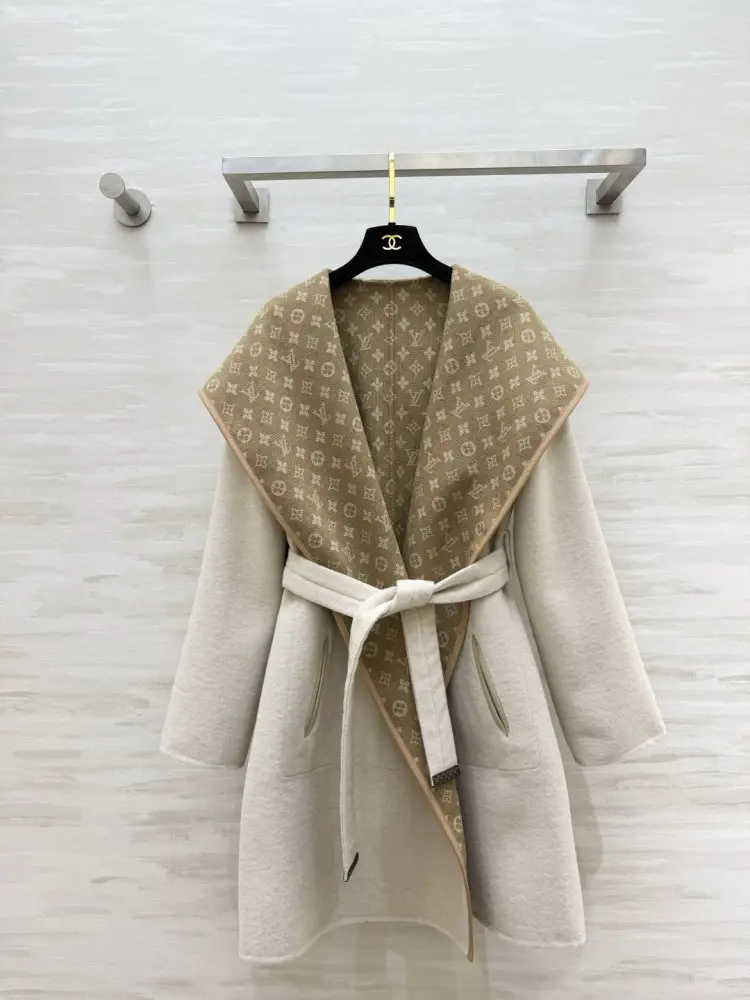 Louis Vuitton — Короткий жіноче пальто