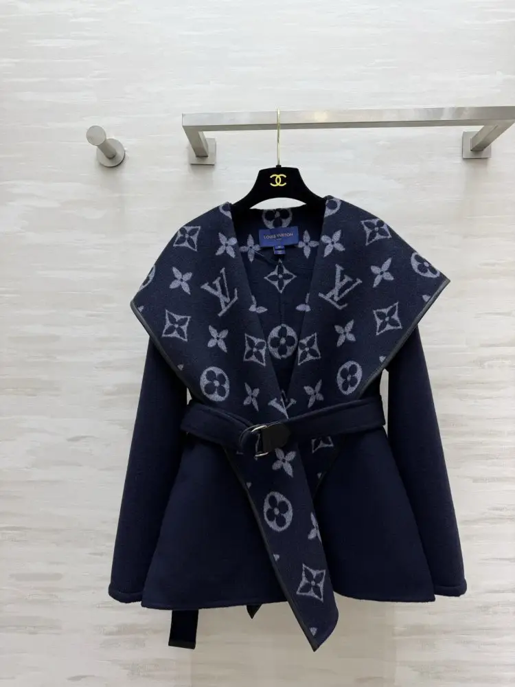 Louis Vuitton — Короткий жіноче пальто