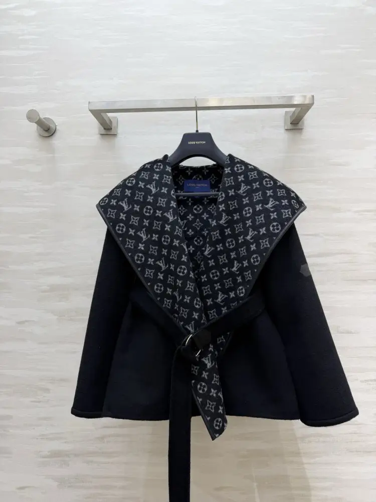 Louis Vuitton — Короткое женское пальто