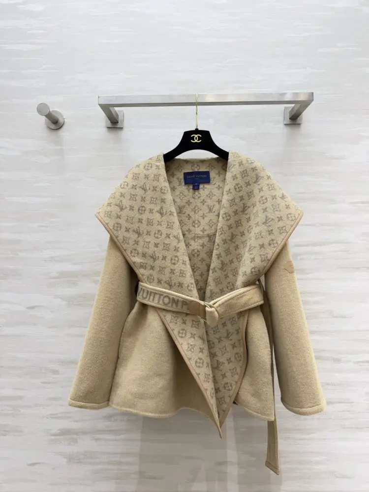 Louis Vuitton — Короткий жіноче пальто