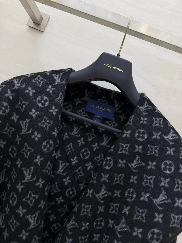 Louis Vuitton Короткий жіноче пальто — Фото 2
