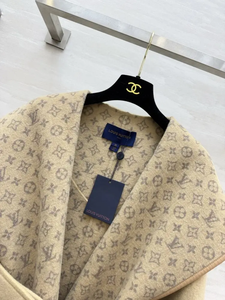 Louis Vuitton Короткий жіноче пальто — Фото 2