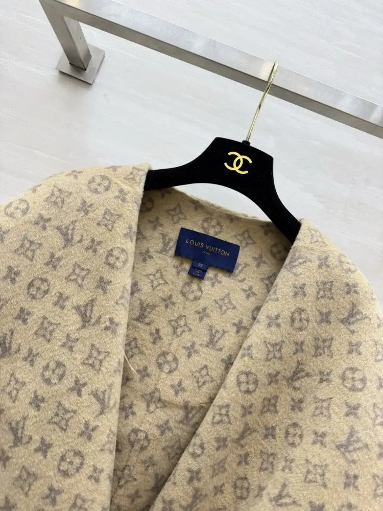 Louis Vuitton Короткий жіноче пальто — Фото 2