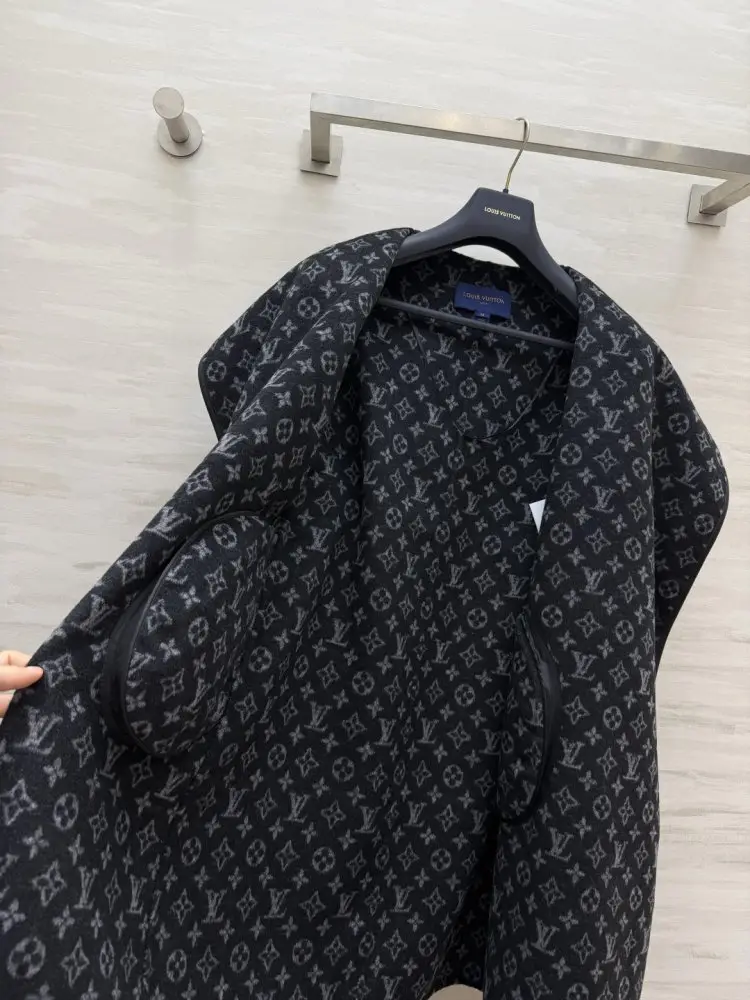 Louis Vuitton Короткий жіноче пальто — Фото 3