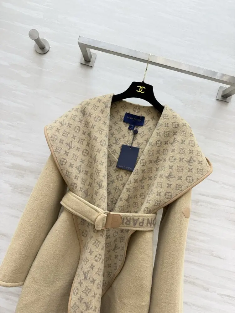 Louis Vuitton Короткий жіноче пальто — Фото 3