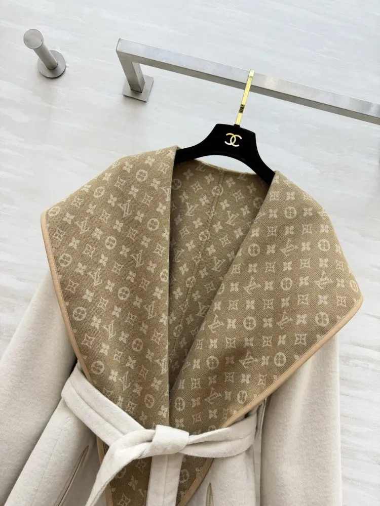 Louis Vuitton A short women's coat — Photo 3