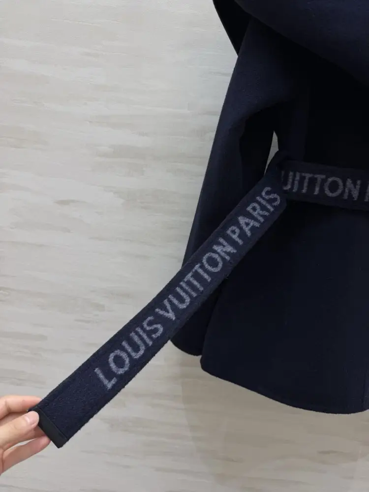 Louis Vuitton A short women's coat — Photo 3