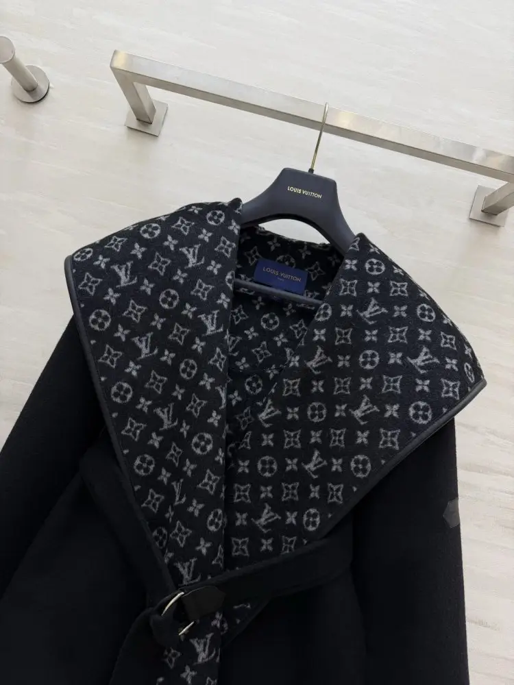 Louis Vuitton A short women's coat — Photo 3